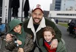 Amsterdam 7 december 2025
Premiere Juf Braaksel in Pathe Noord . John karthaus met kinderen
