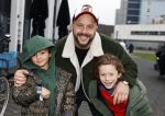Amsterdam 7 december 2025
Premiere Juf Braaksel in Pathe Noord . John karthaus met kinderen