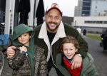 Amsterdam 7 december 2025
Premiere Juf Braaksel in Pathe Noord . John karthaus met kinderen