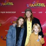 Amsterdam 7 december 2025
Premiere Juf Braaksel in Pathe Noord . Juliette v ardenne met kinderen