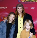 Amsterdam 7 december 2025
Premiere Juf Braaksel in Pathe Noord . Juliette v ardenne met kinderen