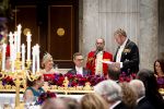 Amsterdam 11 december 2025
 Koning Willem-Alexander en koningin Maxima verwelkomen de president van Finland Alexander Stubb met zijn echtgenote Suzanne Innes-Stubb op de Dam op de eerste dag van een tweedaags staatsbezoek aan Nederland. s Avonds was het staatsbanket waar ook Prinses Amlia aanwezig was.