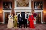 Amsterdam 11 december 2025
 Koning Willem-Alexander en koningin Maxima verwelkomen de president van Finland Alexander Stubb met zijn echtgenote Suzanne Innes-Stubb op de Dam op de eerste dag van een tweedaags staatsbezoek aan Nederland. s Avonds was het staatsbanket waar ook Prinses Amlia aanwezig was.