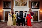 Amsterdam 11 december 2025
 Koning Willem-Alexander en koningin Maxima verwelkomen de president van Finland Alexander Stubb met zijn echtgenote Suzanne Innes-Stubb op de Dam op de eerste dag van een tweedaags staatsbezoek aan Nederland. s Avonds was het staatsbanket waar ook Prinses Amlia aanwezig was.