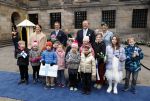 Amsterdam 11 december 2025
 Koning Willem-Alexander en koningin Maxima verwelkomende president van Finland Alexander Stubb met zijn echtgenote Suzanne Innes-Stubb op de Dam op de eerste dag van een tweedaags staatsbezoek aan Nederland