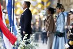 Amsterdam 11 december 2025
 Koning Willem-Alexander en koningin Maxima verwelkomende president van Finland Alexander Stubb met zijn echtgenote Suzanne Innes-Stubb op de Dam op de eerste dag van een tweedaags staatsbezoek aan Nederland