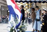 Amsterdam 11 december 2025
 Koning Willem-Alexander en koningin Maxima verwelkomende president van Finland Alexander Stubb met zijn echtgenote Suzanne Innes-Stubb op de Dam op de eerste dag van een tweedaags staatsbezoek aan Nederland