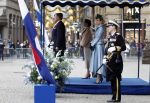 Amsterdam 11 december 2025
 Koning Willem-Alexander en koningin Maxima verwelkomende president van Finland Alexander Stubb met zijn echtgenote Suzanne Innes-Stubb op de Dam op de eerste dag van een tweedaags staatsbezoek aan Nederland