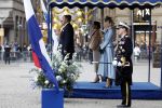 Amsterdam 11 december 2025
 Koning Willem-Alexander en koningin Maxima verwelkomende president van Finland Alexander Stubb met zijn echtgenote Suzanne Innes-Stubb op de Dam op de eerste dag van een tweedaags staatsbezoek aan Nederland