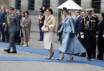 Amsterdam 11 december 2025
 Koning Willem-Alexander en koningin Maxima verwelkomende president van Finland Alexander Stubb met zijn echtgenote Suzanne Innes-Stubb op de Dam op de eerste dag van een tweedaags staatsbezoek aan Nederland