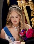 Amsterdam 11 december 2025
 Koning Willem-Alexander en koningin Maxima verwelkomen de president van Finland Alexander Stubb met zijn echtgenote Suzanne Innes-Stubb op de Dam op de eerste dag van een tweedaags staatsbezoek aan Nederland. s Avonds was het staatsbanket waar ook Prinses Amlia aanwezig was.