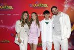 Amsterdam 7 december 2025
Premiere Juf Braaksel in Pathe Noord . Rico Verhoeven kwam met zijn vriendin Naomy v Beem en zijn kinderen