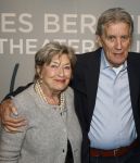 Bussum 8 december 2025
Premiere theatwershow Voor Altijd van Yves Berendse in t Spant. Sacha Goemans met ouders