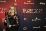 Papendal 17 december 2025
Sportgala waar oa de sportman en sportvrouw van het jaar gekozen worden . Sarina Wiegman kwam met haar man en werd gekozen tot coach van het jaar