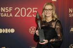 Papendal 17 december 2025
Sportgala waar oa de sportman en sportvrouw van het jaar gekozen worden . Sarina Wiegman kwam met haar man en werd gekozen tot coach van het jaar