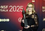 Papendal 17 december 2025
Sportgala waar oa de sportman en sportvrouw van het jaar gekozen worden . Sarina Wiegman kwam met haar man en werd gekozen tot coach van het jaar