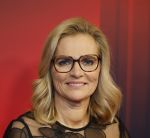 Papendal 17 december 2025
Sportgala waar oa de sportman en sportvrouw van het jaar gekozen worden . Sarina Wiegman kwam met haar man en werd gekozen tot coach van het jaar