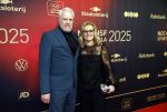 Papendal 17 december 2025
Sportgala waar oa de sportman en sportvrouw van het jaar gekozen worden . Sarina Wiegman kwam met haar man en werd gekozen tot coach van het jaar