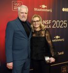 Papendal 17 december 2025
Sportgala waar oa de sportman en sportvrouw van het jaar gekozen worden . Sarina Wiegman kwam met haar man en werd gekozen tot coach van het jaar