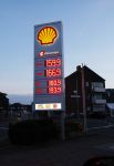 Bocholt 12 december 2025
Shell bocholt . De benzine is hier 50 cent per liter goedkoper dan in Nederland