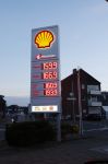 Bocholt 12 december 2025
Shell bocholt . De benzine is hier 50 cent per liter goedkoper dan in Nederland