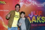 Amsterdam 7 december 2025
Premiere Juf Braaksel in Pathe Noord . Steven Kazan kwam met zijn zoon
