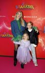 Amsterdam 7 december 2025
Premiere Juf Braaksel in Pathe Noord . Stevie v Zweden met hun kinderen
