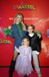 Amsterdam 7 december 2025
Premiere Juf Braaksel in Pathe Noord . Stevie v Zweden met hun kinderen