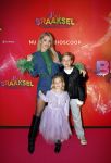 Amsterdam 7 december 2025
Premiere Juf Braaksel in Pathe Noord . Stevie v Zweden met hun kinderen