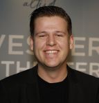 Bussum 8 december 2025
Premiere theatwershow Voor Altijd van Yves Berendse in t Spant.
Sven Versteeg met zijn moeder