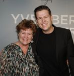 Bussum 8 december 2025
Premiere theatwershow Voor Altijd van Yves Berendse in t Spant.
Sven Versteeg met zijn moeder