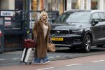 Amsterdam 8 december 2025
Tatjana Simic arriveert thuis met haar koffer