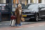Amsterdam 8 december 2025
Tatjana Simic arriveert thuis met haar koffer