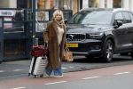 Amsterdam 8 december 2025
Tatjana Simic arriveert thuis met haar koffer