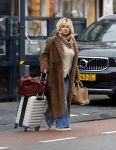 Amsterdam 8 december 2025
Tatjana Simic arriveert thuis met haar koffer