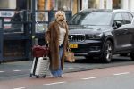 Amsterdam 8 december 2025
Tatjana Simic arriveert thuis met haar koffer