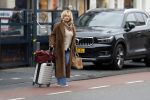 Amsterdam 8 december 2025
Tatjana Simic arriveert thuis met haar koffer