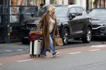 Amsterdam 8 december 2025
Tatjana Simic arriveert thuis met haar koffer