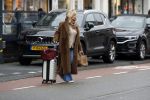 Amsterdam 8 december 2025
Tatjana Simic arriveert thuis met haar koffer