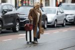 Amsterdam 8 december 2025
Tatjana Simic arriveert thuis met haar koffer