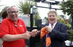 Ouderkerk a/d Amstel, 3 Juli 2005
Met een groot feest bij restaurant Paardenburg  werd de 65e verjaardag van Tonny Eyk gevierd.Er waren vele prominenten o.a.Piet Romer