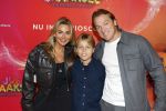 Amsterdam 7 december 2025
Premiere Juf Braaksel in Pathe Noord . Willem Slger met vrouw en zoon