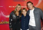Amsterdam 7 december 2025
Premiere Juf Braaksel in Pathe Noord . Willem Slger met vrouw en zoon