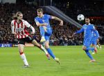 Eindhoven, 9 December 2025
PSV-Atletico Madrid, eindstand 2-3 CL
Championsleague
Yarek Gasiorowski in duel met Alexander Sorloth