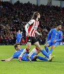 Eindhoven, 9 December 2025
PSV-Atletico Madrid, eindstand 2-3 CL
Championsleague
Yarek Gasiorowski in duel met Alexander Sorloth