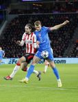 Eindhoven, 9 December 2025
PSV-Atletico Madrid, eindstand 2-3 CL
Championsleague
Yarek Gasiorowski in duel met Alexander Sorloth