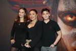 Hilversum 16 december 2025
Premiere Avatar in VUE in Hilversum. Yesim Candan met kinderen