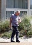 Bergen aan Zee 31 juli 2007
Youp van t Hek en zjn vrouw Debbie Petter op het strand.
Peter Smulders bv