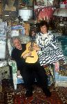 Den Ilp, 8 Januari 1997
Anton Heyboer met zijn gitaar en zijn nieuwste bruid