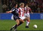 Eindhoven, 2 februari 1999, eindstand 2-0 3e ronde KNVB-beker.
Bjorn v d Doelen  in duel met Michael Buskermolen
